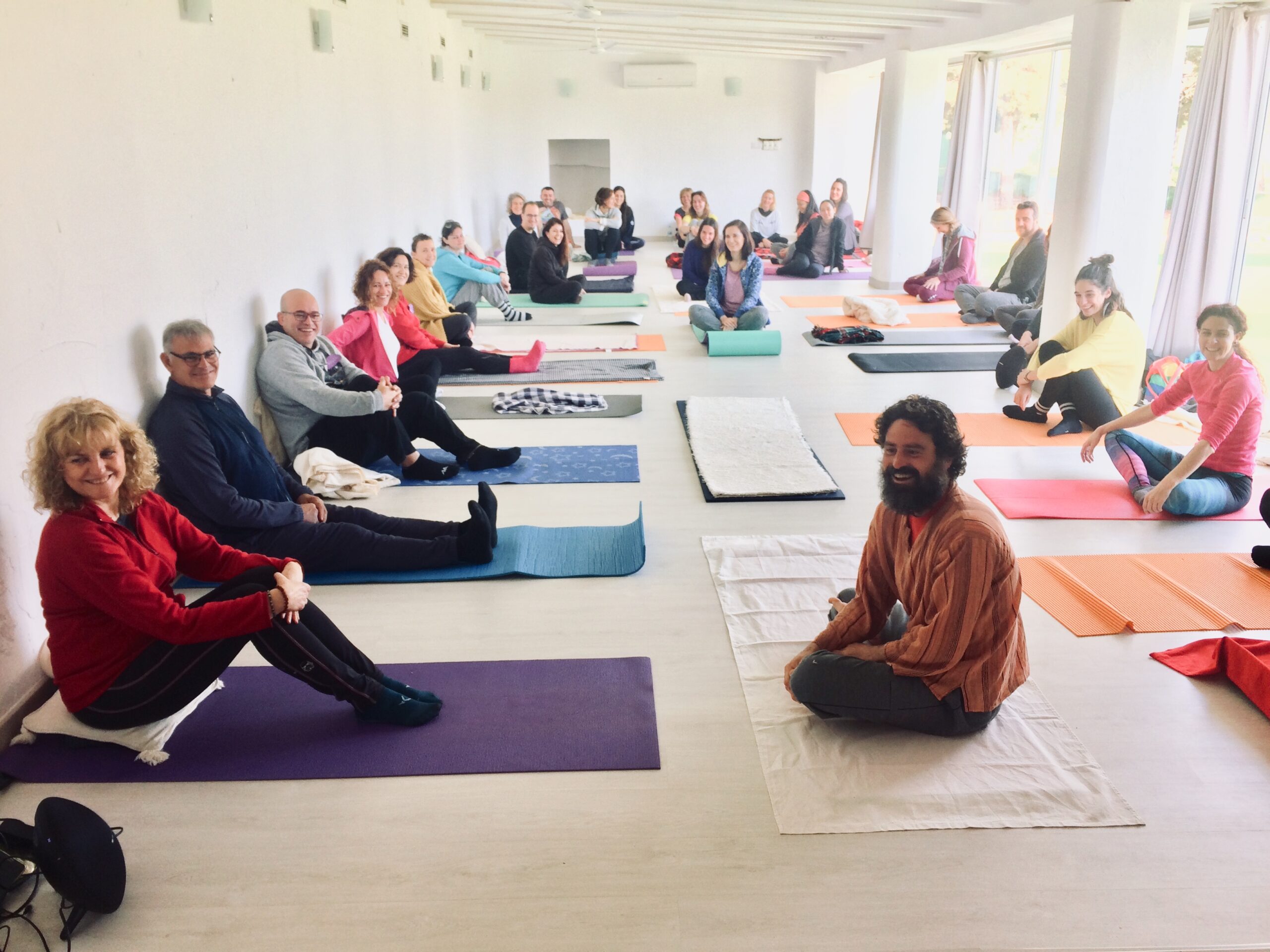 Grupo de meditaci&oacute;n en Finca Alegr&iacute;a
