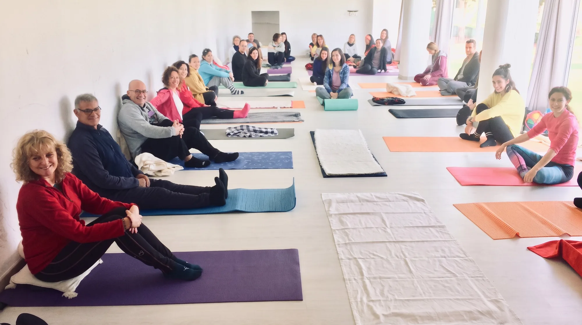 Grupo de meditaci&oacute;n en Finca Alegr&iacute;a